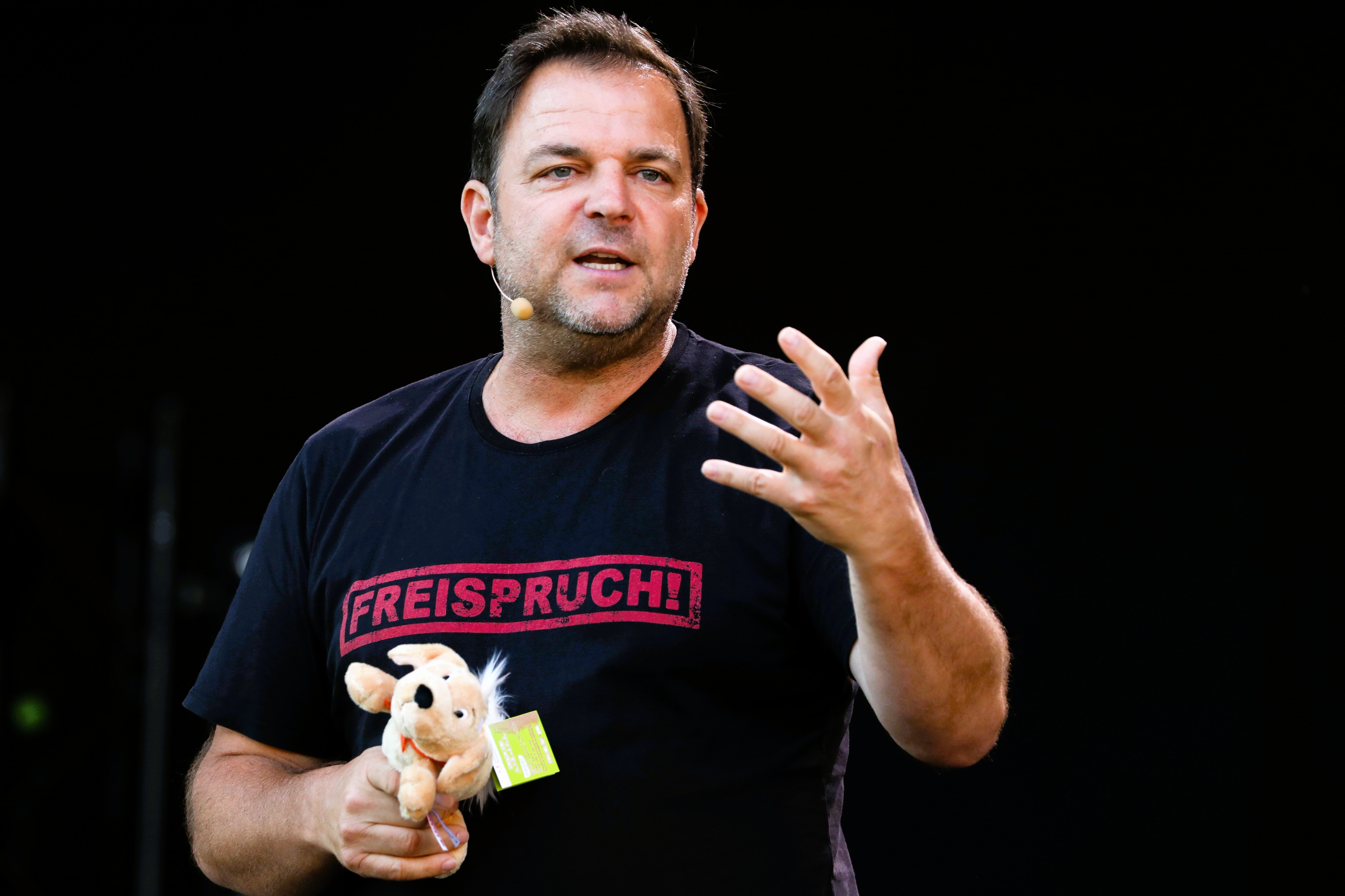 Hundeprofi Martin Rütter wütend auf unseriöser Hundezüchter - harte Kritik live im TV!