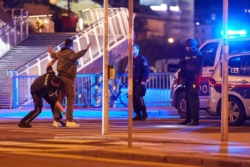 Bombenanschlag auf Thüringer Bahnhof - Hakenkreuz-Bomber gefasst!
