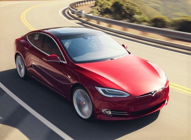 Familie fährt 4.500-Kilometer im Elektroauto - Die Stromkosten verblüfften alle!