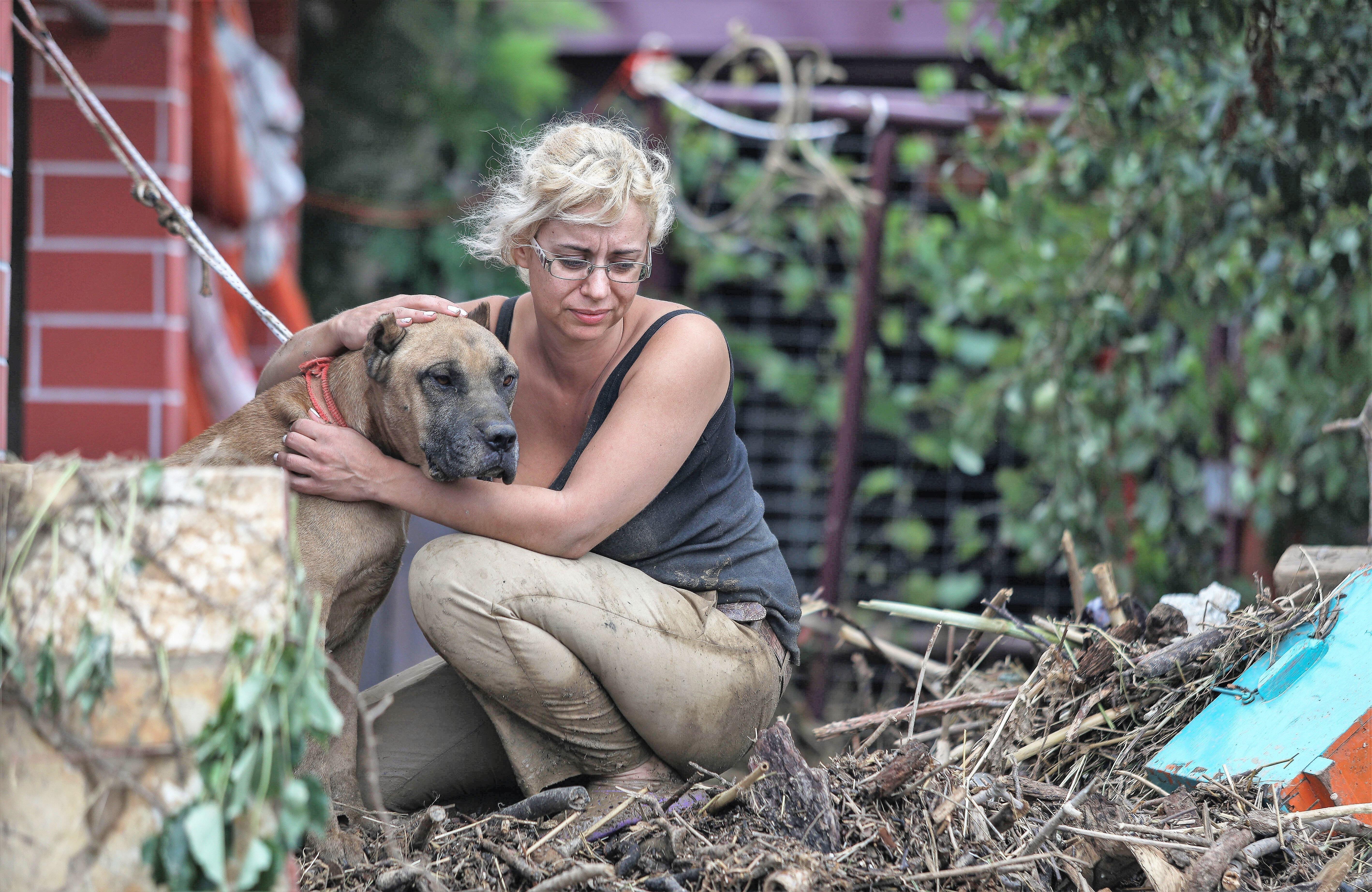 Erdbeben in beliebten Mittelmeer-Urlaubsland! Touristen in Panik - Schwere Erdstöße erschüttern die Region!