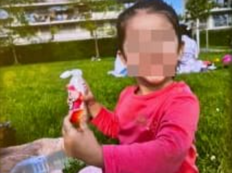 3-jähriges Mädchen aus Park verschwunden - Polizei findet das Kind in der Wohnung eines 70-jährigen Mannes!