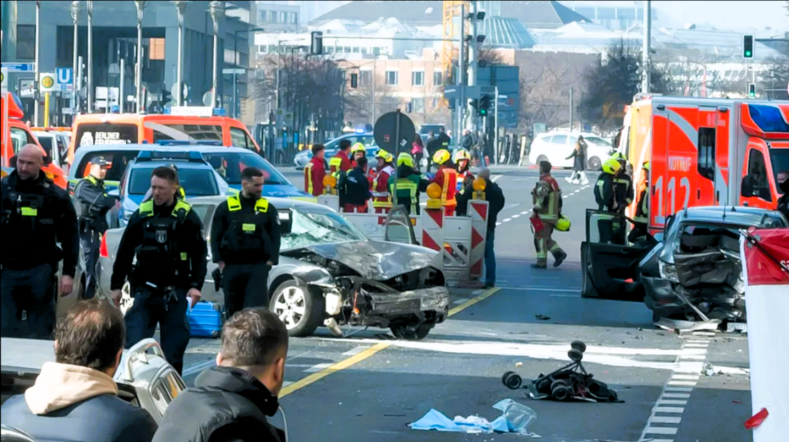 Kleiner Junge (2) tot! Raser haben ihn überfahren - Verdacht auf illegales Autorennen!