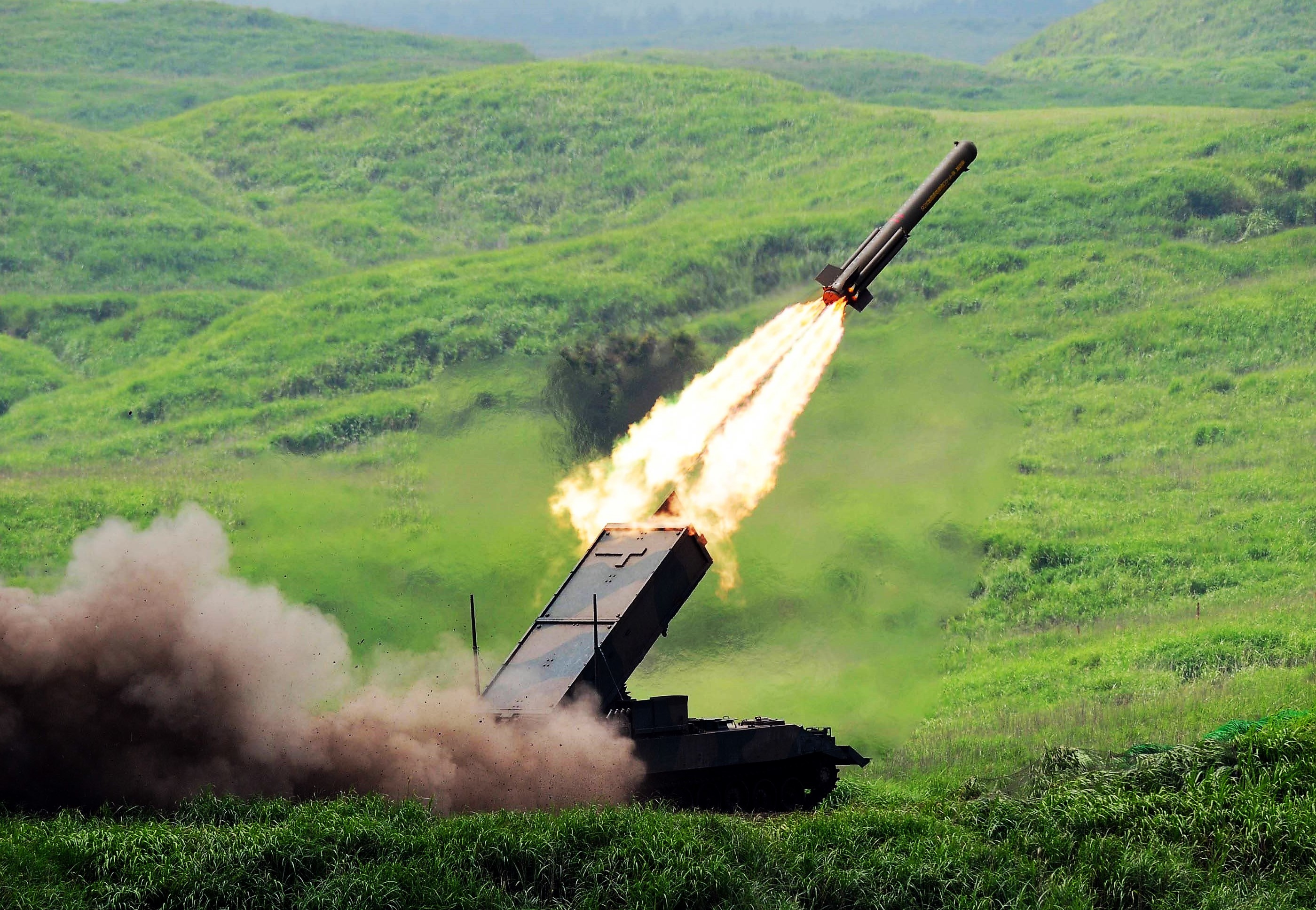 Dramatisches Video! Deutsches Luftabwehrsystem Iris-T schießt russische Raketen über Kiew ab!