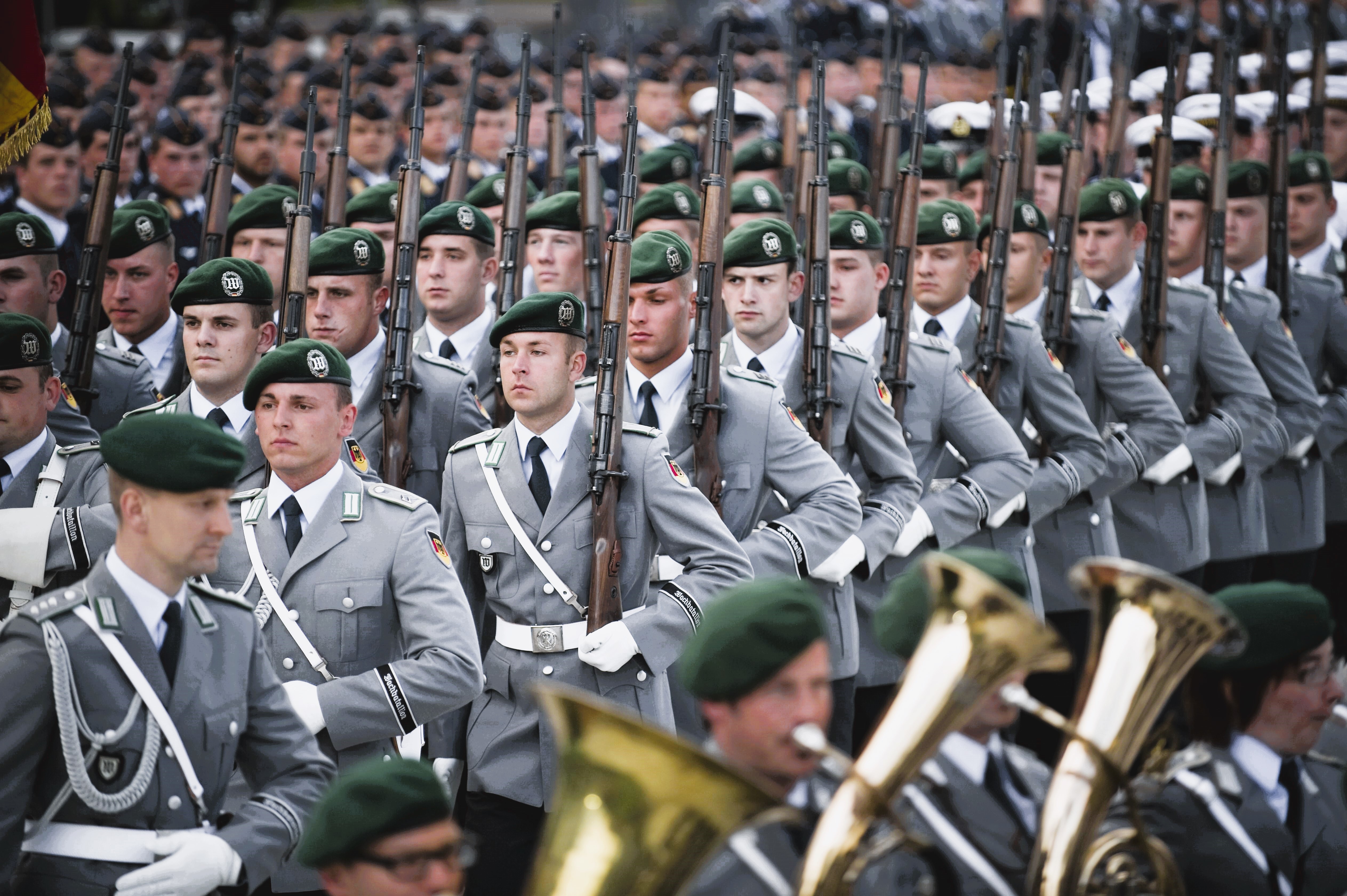 Wehrpflicht für Deutschland! Es fehlen 1,3 Millionen Soldaten! Verteidigungsminister schlägt Alarm!