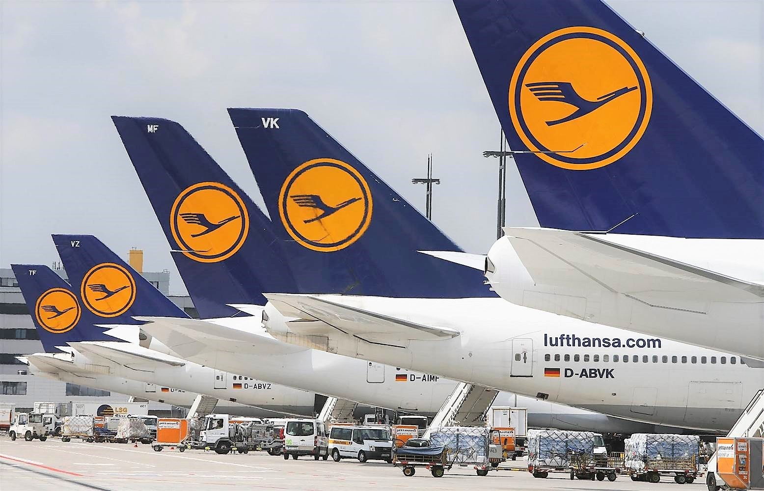 Lufthansa-Maschine muss Flug abbrechen! Notlandung nach Problemen in der Luft!