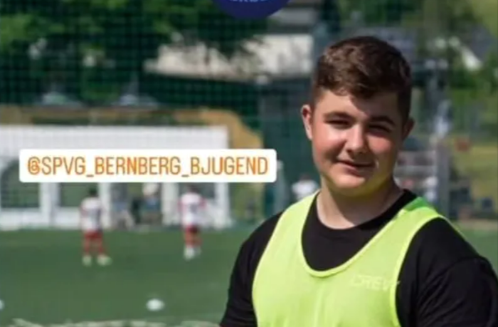 Trauer um Nachwuchsspieler! 15-jähriger Junge bricht beim Training zusammen und stirbt