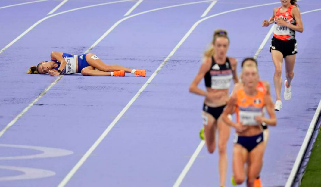 Schock bei Olympia - Läuferin kollabiert beim 10.000-Meter-Rennen auf der Strecke!